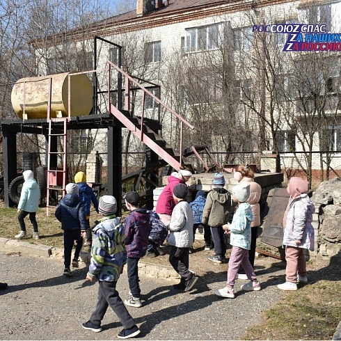 Спасатели Марийской аварийно-спасательной службы провели экскурсию для воспитанников детского сада